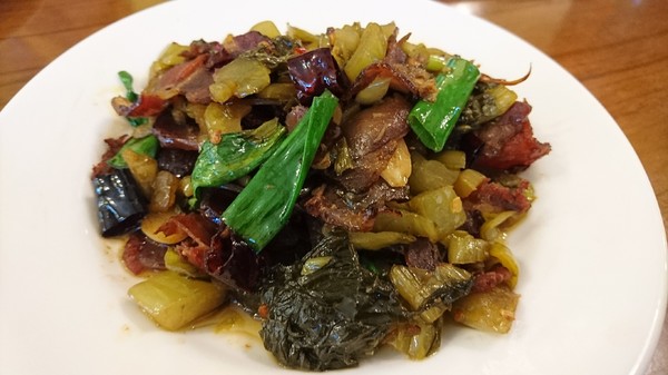 魯媽媽雲南擺夷料理：南投清境~魯媽媽雲南擺夷料理~香酥竹蟲試膽量~超火紅餐廳~必吃異國風料理美食~