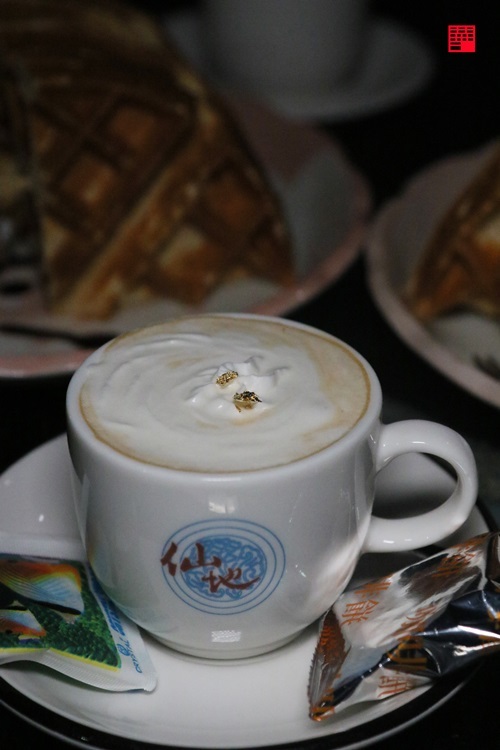 雲林古坑美食／開到半夜兩點的深夜仙地咖啡廳！必喝招牌火焰咖啡、金箔拿鐵 - 跟著華少吃吃吃