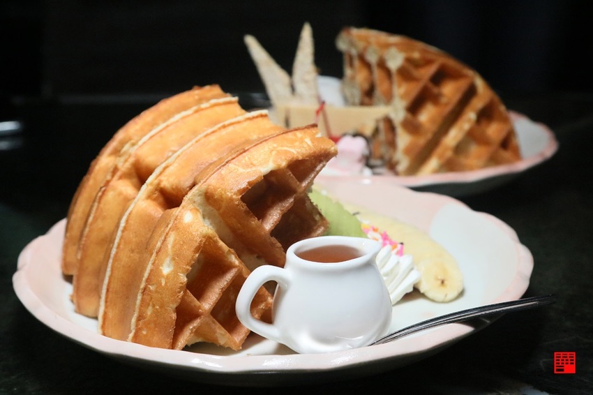 雲林古坑美食／開到半夜兩點的深夜仙地咖啡廳！必喝招牌火焰咖啡、金箔拿鐵 - 跟著華少吃吃吃