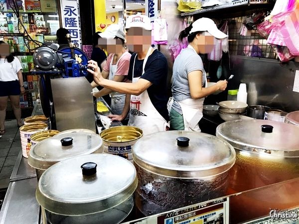 【基隆。美食】 基隆廟口夜市，廟口夜市必吃美食，營養三明治，陳記泡泡冰，愛玉冰，東和蚵仔煎