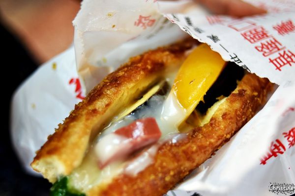 【基隆。美食】 基隆廟口夜市，廟口夜市必吃美食，營養三明治，陳記泡泡冰，愛玉冰，東和蚵仔煎