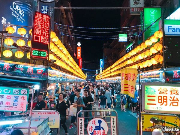 【基隆。美食】 基隆廟口夜市，廟口夜市必吃美食，營養三明治，陳記泡泡冰，愛玉冰，東和蚵仔煎