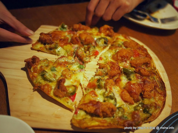 路德威手工啤酒餐廳:【食記】台中西區-路德威手工啤酒餐廳 : 披薩,燉飯都還挺不錯的~打卡如果能換可樂就更好了! 路德威手工啤酒餐廳:【食記】台中西區-路德威手工啤酒餐廳 : 披薩,燉飯都還挺不錯的~打卡如果能換可樂就更好了!