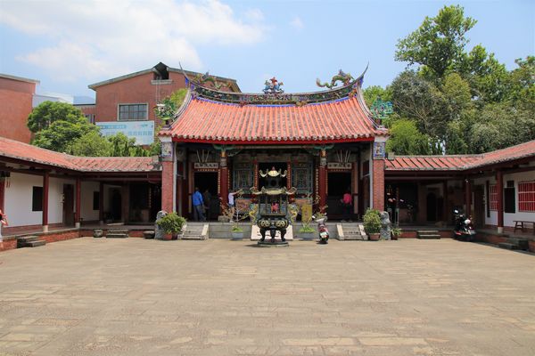 明新書院:【南投景點】集集明新書院~閩南式建築,古錐石虎公仔,祈福金榜題名