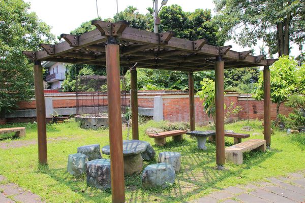 明新書院:【南投景點】集集明新書院~閩南式建築,古錐石虎公仔,祈福金榜題名