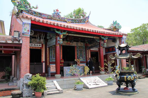 明新書院:【南投景點】集集明新書院~閩南式建築,古錐石虎公仔,祈福金榜題名