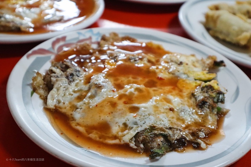 【離島-金門旅遊#4】金道地小吃店｜澎湃的份量、大推極鮮美又飽滿的蚵仔，來金必吃 | 十八Team｜八年級生的吃喝玩樂日誌