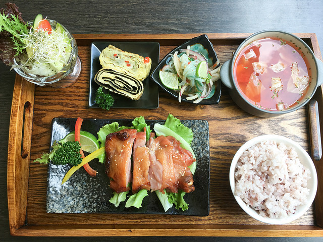 【日月潭美食】魚池餐廳 日光湖畔 氣氛美味創意料理 日月潭環湖步道旁 日月潭煙火節必備餐點