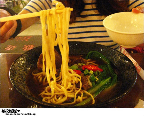 【日月潭美食】日月潭晚餐食記,慵懶氣氛小餐館@日光湖畔