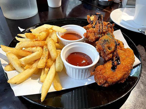 新竹寶山水庫│沙湖壢咖啡館-酸辣炸雞翅+脆薯