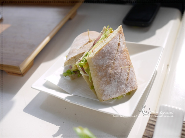 [美食]曬曬陽光來場藝術的饗宴。橋頭糖廠 白屋