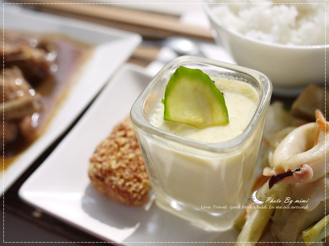 [美食]曬曬陽光來場藝術的饗宴。橋頭糖廠 白屋