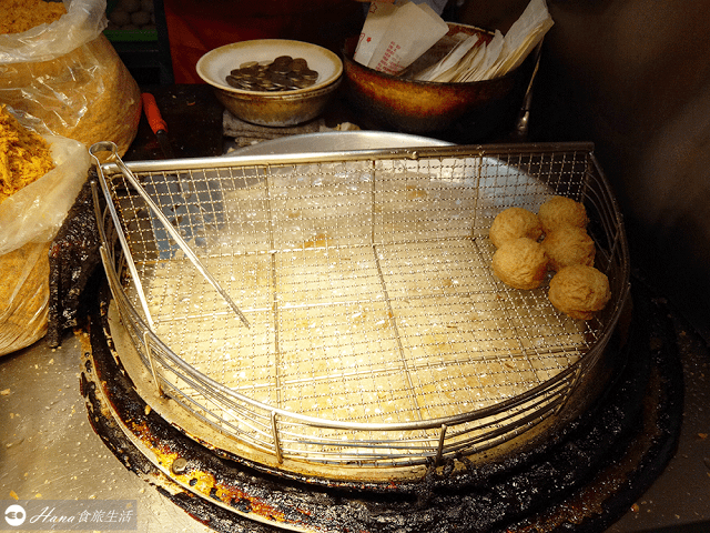 【台北大同】劉芋仔 蛋黃芋餅•香酥芋丸 | 寧夏夜市內超人氣小吃 令人允指回味的酥脆香濃芋頭丸