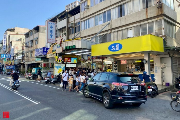 台北市大同區台北美食／寧夏夜市必吃劉芋仔！米其林必比登連五年推薦的美味芋丸、蛋黃芋餅