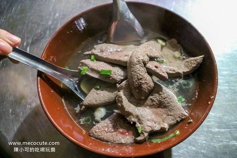 20小時超長營業時間，白天晚上都在排隊的盛況，在地生意超強的扛霸子炒麵