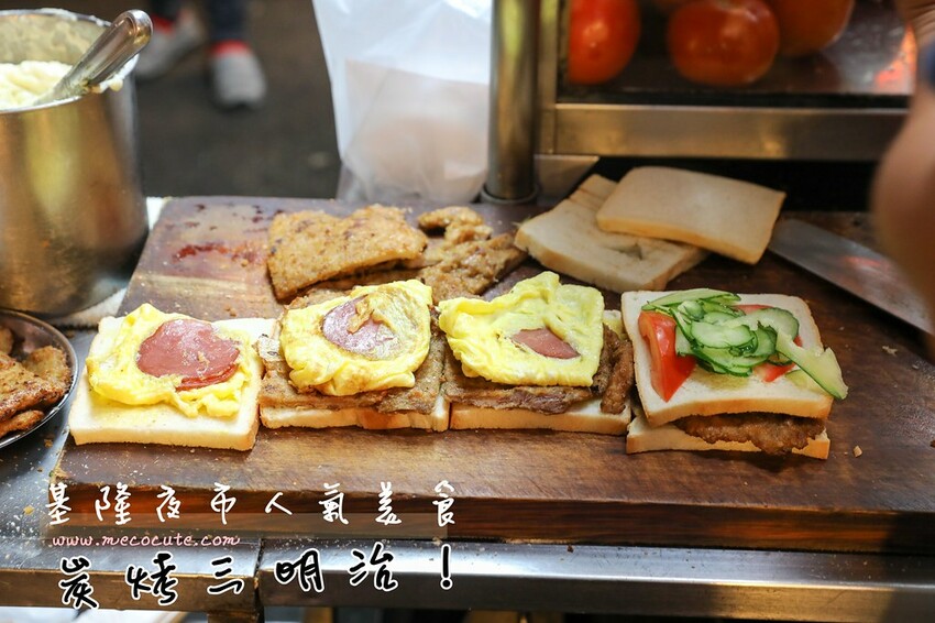 20小時超長營業時間，白天晚上都在排隊的盛況，在地生意超強的扛霸子炒麵