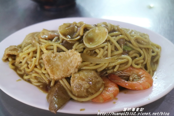 阿華炒麵：【基隆廟口美食】終於讓我品嚐到基隆必吃『阿華炒麵』什錦咖哩炒麵/什錦炒麵/什錦湯