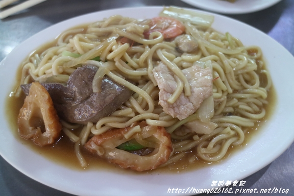 阿華炒麵：【基隆廟口美食】終於讓我品嚐到基隆必吃『阿華炒麵』什錦咖哩炒麵/什錦炒麵/什錦湯