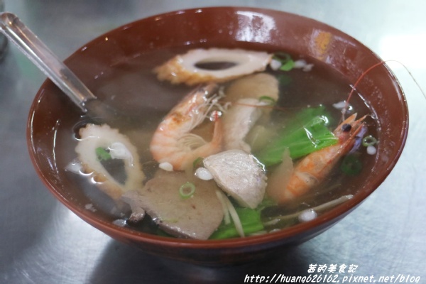 阿華炒麵：【基隆廟口美食】終於讓我品嚐到基隆必吃『阿華炒麵』什錦咖哩炒麵/什錦炒麵/什錦湯