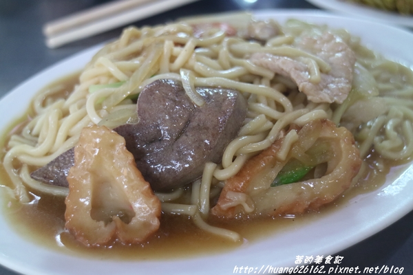 阿華炒麵：【基隆廟口美食】終於讓我品嚐到基隆必吃『阿華炒麵』什錦咖哩炒麵/什錦炒麵/什錦湯