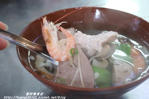 阿華炒麵：【基隆廟口美食】終於讓我品嚐到基隆必吃『阿華炒麵』什錦咖哩炒麵/什錦炒麵/什錦湯