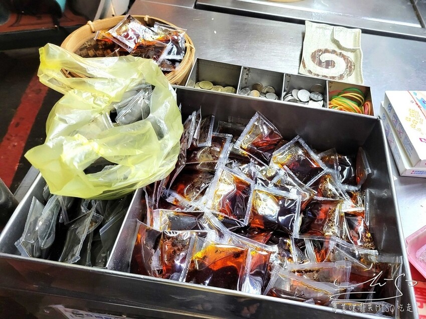 【中原夜市必吃】御冠園鮮肉湯包專賣店 ➤ 來中原夜市沒吃就等於沒來過!爆汁超人氣湯包,排隊也要吃!從早