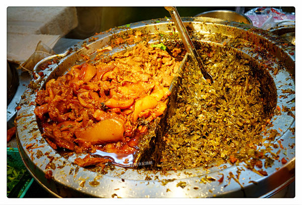 藍家割包 ~ 公館商圈人氣排隊店．割包配撞奶也好搭 - 捷運公館站