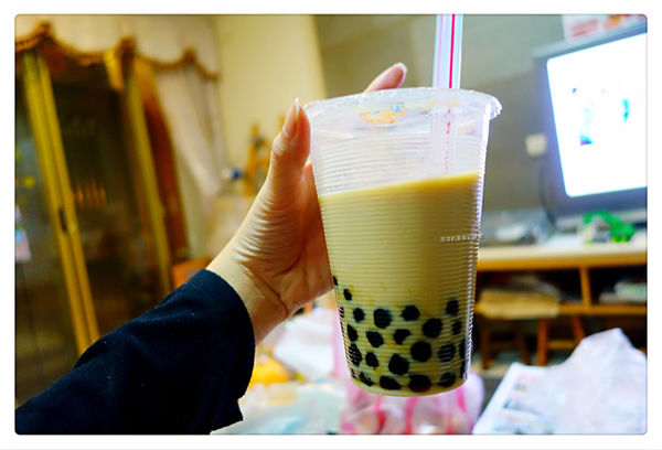 藍家割包 ~ 公館商圈人氣排隊店．割包配撞奶也好搭 - 捷運公館站