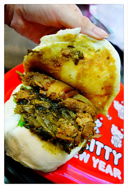 藍家割包 ~ 公館商圈人氣排隊店．割包配撞奶也好搭 - 捷運公館站