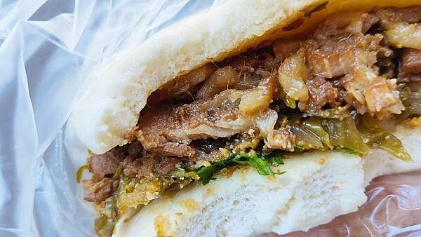 【台北美食】藍家割包|公館必吃美食之一!排隊人潮幾乎沒停過