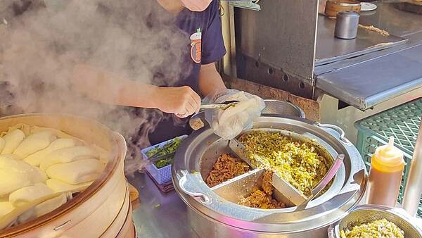 【台北美食】藍家割包|公館必吃美食之一!排隊人潮幾乎沒停過