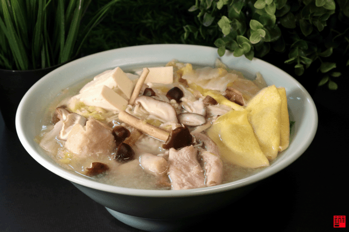 台中市豐原區台中美食／豐原廟東夜市必吃～排隊排超久的廟東菱角酥！現炸外酥內綿的美味享受