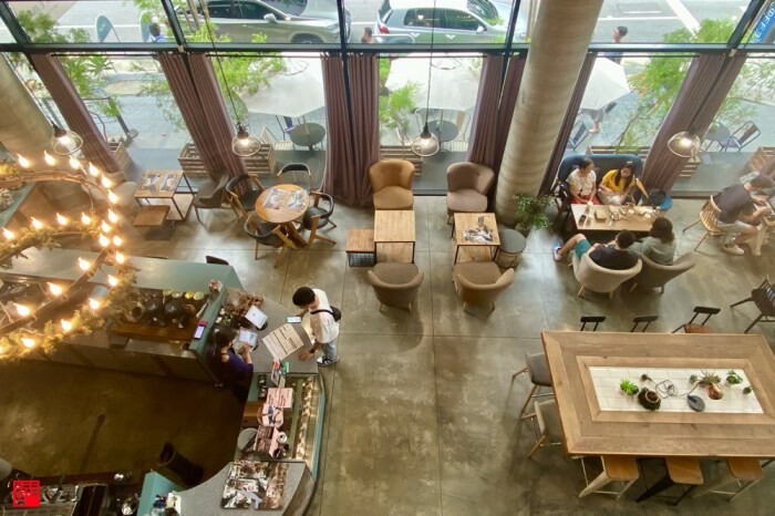 台中市豐原區台中美食／豐原廟東夜市必吃～排隊排超久的廟東菱角酥！現炸外酥內綿的美味享受