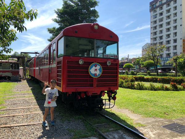 圓圓家出去玩-<嘉義景點>百年車站北門驛，昔日的阿里山小火車景點，懷舊復古風情，順遊沉睡的森林及檜意森活村