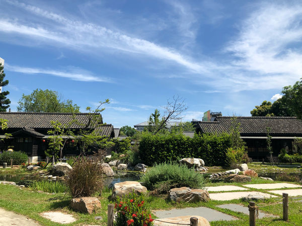 圓圓家出去玩-<嘉義景點>百年車站北門驛，昔日的阿里山小火車景點，懷舊復古風情，順遊沉睡的森林及檜意森活村