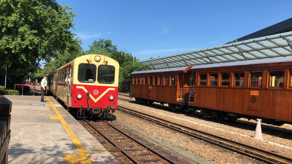 圓圓家出去玩-<嘉義景點>百年車站北門驛，昔日的阿里山小火車景點，懷舊復古風情，順遊沉睡的森林及檜意森活村