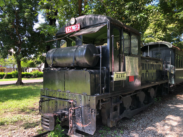 圓圓家出去玩-<嘉義景點>百年車站北門驛，昔日的阿里山小火車景點，懷舊復古風情，順遊沉睡的森林及檜意森活村