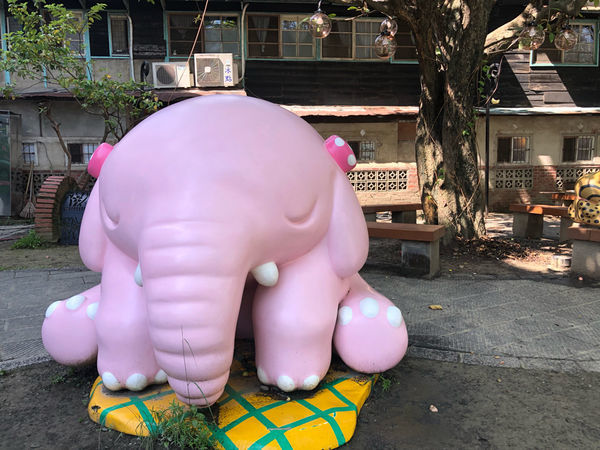 圓圓家出去玩-<嘉義景點>百年車站北門驛，昔日的阿里山小火車景點，懷舊復古風情，順遊沉睡的森林及檜意森活村