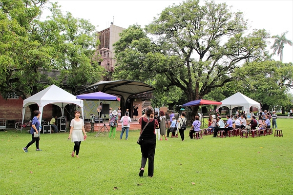 總爺藝文中心:【台南麻豆景點】總爺藝文中心~日式木造建築,腹地廣大藝文展覽空間,環境古樸雅致,適合旅人們全家大小來這遊玩