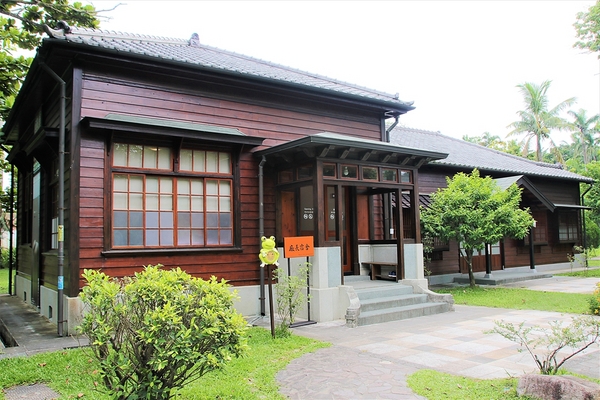 總爺藝文中心:【台南麻豆景點】總爺藝文中心~日式木造建築,腹地廣大藝文展覽空間,環境古樸雅致,適合旅人們全家大小來這遊玩