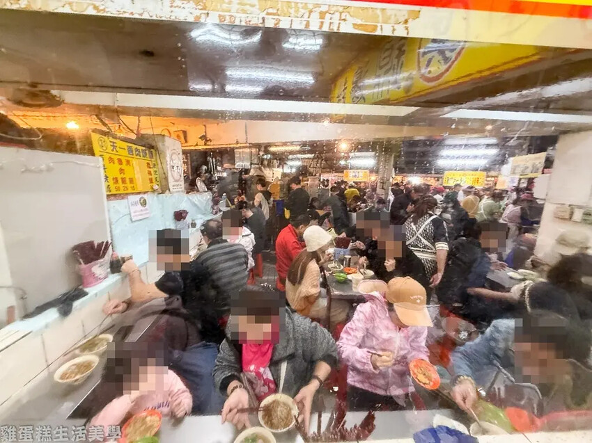 【基隆食記】吳家鐤邊趖 - 位在基隆廟口旁的人氣百年老店