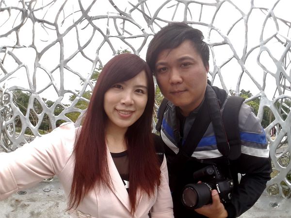 月影潭心:【嘉義景點】蘭潭風景區月影潭心-被荊棘包覆的奇妙感,銀白色的交織錯綜複雜設計,感覺好迷幻,夜間娛樂的約會精選地,充滿燦爛的幸福感