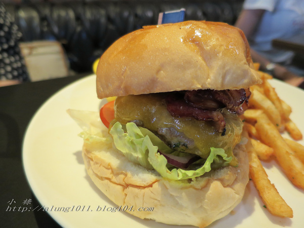 咖啡館+藝文空間的好所在 ..MARS 睦工場