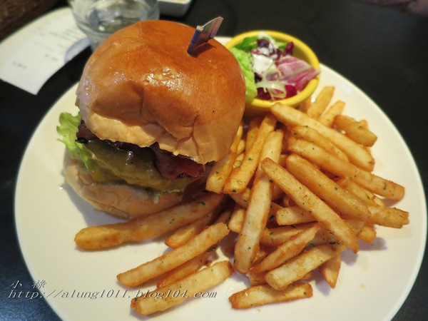 咖啡館+藝文空間的好所在 ..MARS 睦工場