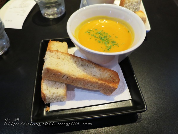 咖啡館+藝文空間的好所在 ..MARS 睦工場