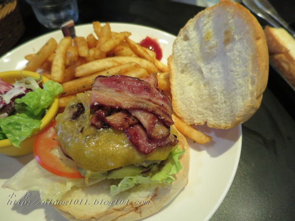 咖啡館+藝文空間的好所在 ..MARS 睦工場