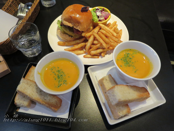 咖啡館+藝文空間的好所在 ..MARS 睦工場