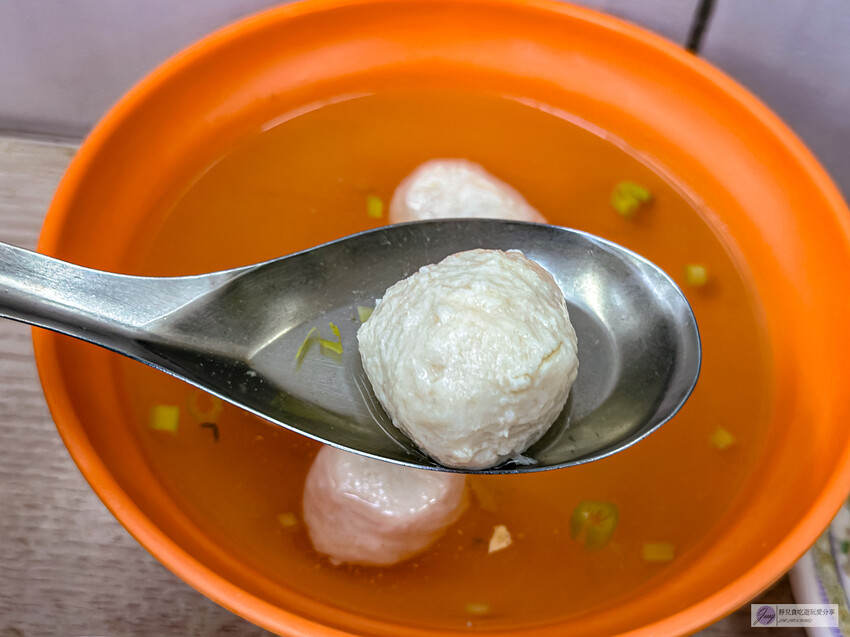 嘉義市東區嘉義美食-郭家雞肉飯-夜市裡超人氣排隊美食！高達七千多則評論的雞肉飯/文化路觀光夜市