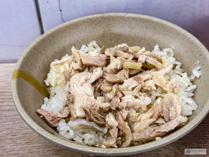 嘉義市東區嘉義美食-郭家雞肉飯-夜市裡超人氣排隊美食！高達七千多則評論的雞肉飯/文化路觀光夜市