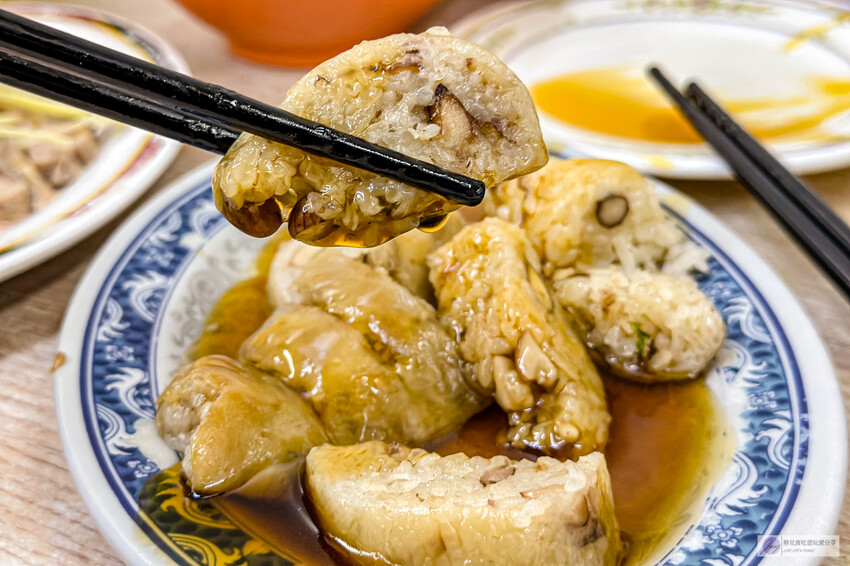 嘉義市東區嘉義美食-郭家雞肉飯-夜市裡超人氣排隊美食！高達七千多則評論的雞肉飯/文化路觀光夜市